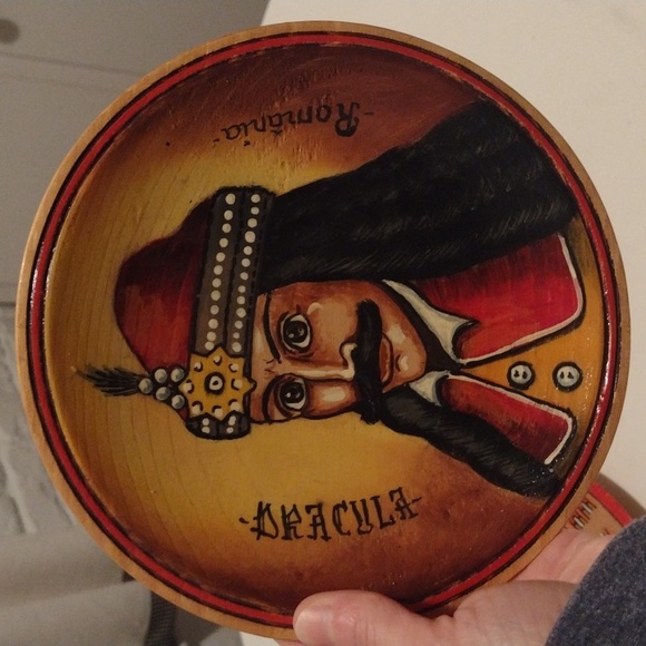 Hand Painted Romanian Romania Wooden Portrait Plates Woman Vlad Dracula Romania - Picture 14 of 16